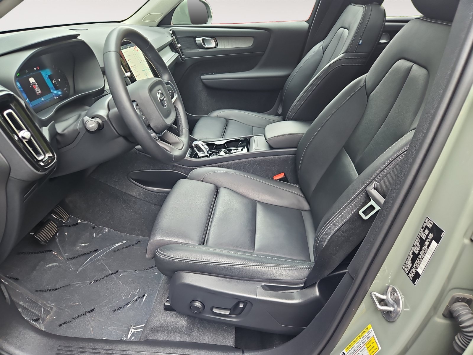 Used 2024 Volvo XC40 B5 Plus w/ Climate Package AWD/4WD image 9