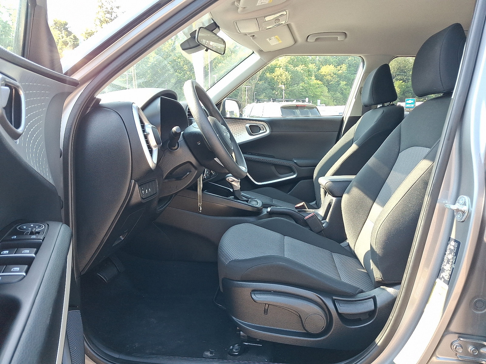 Used 2025 Kia Soul LX w/ LX Technology Package FWD image 13