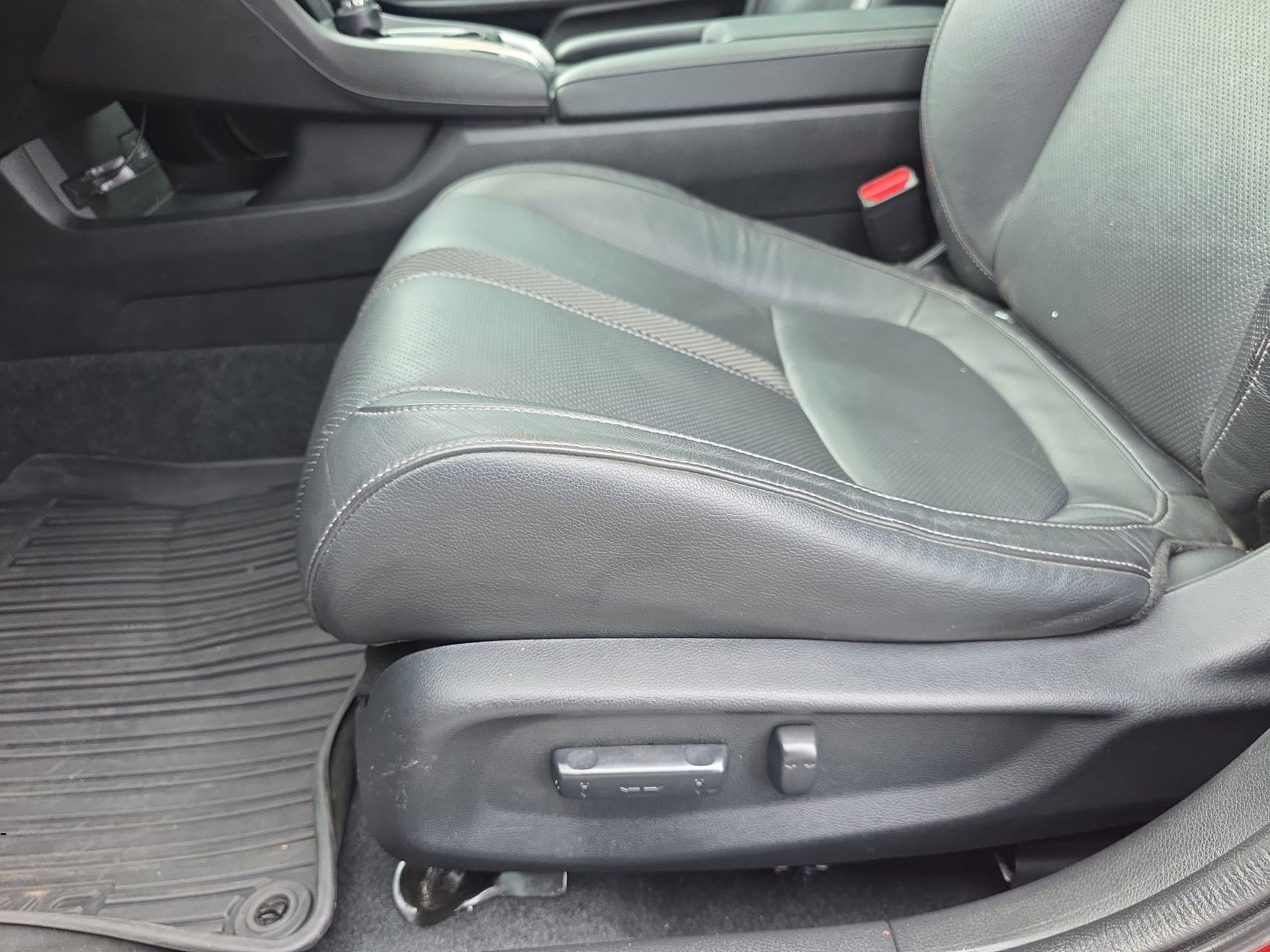 Used 2020 Honda Civic Touring image 27