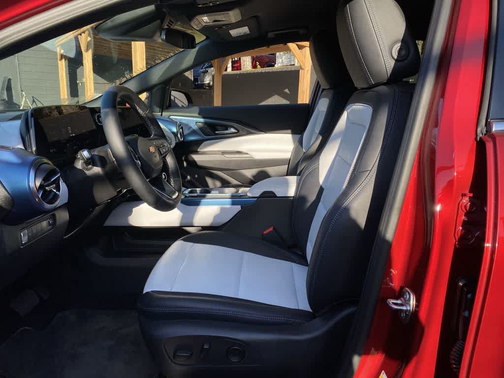 Used 2025 Chevrolet Equinox EV LT w/ Convenience Package FWD image 13