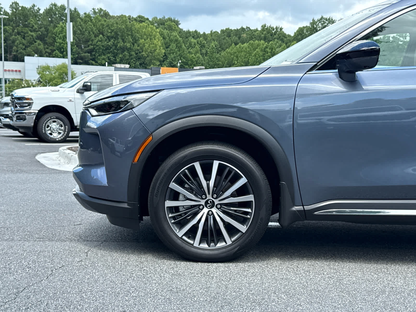 Used 2025 INFINITI QX60 Sensory AWD/4WD image 11