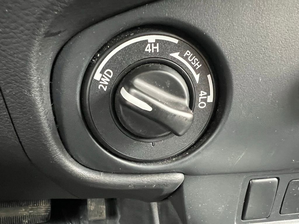 Used 2022 Nissan Frontier SV w/ Technology Package image 35