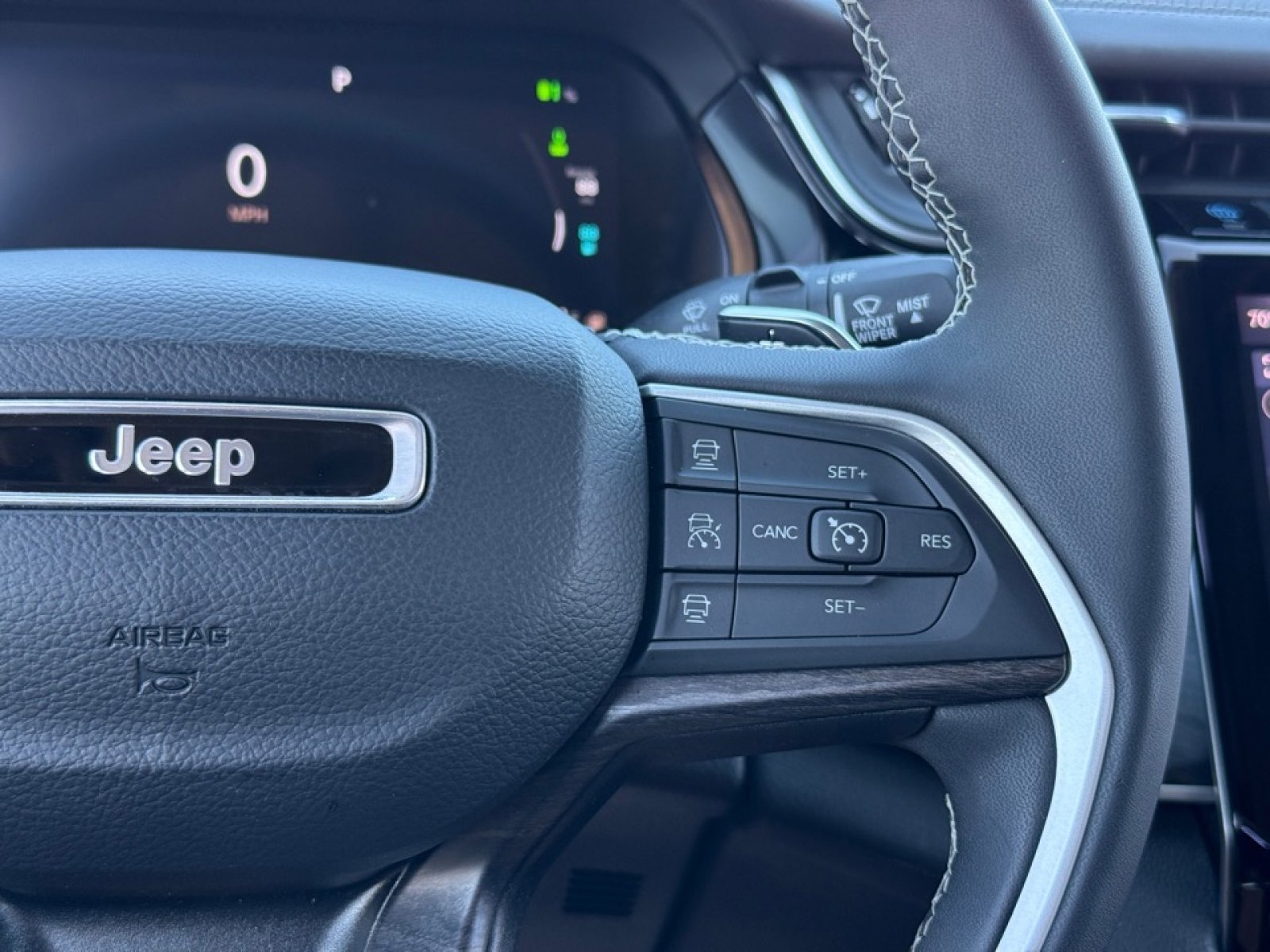 Used 2022 Jeep Grand Cherokee Limited image 32