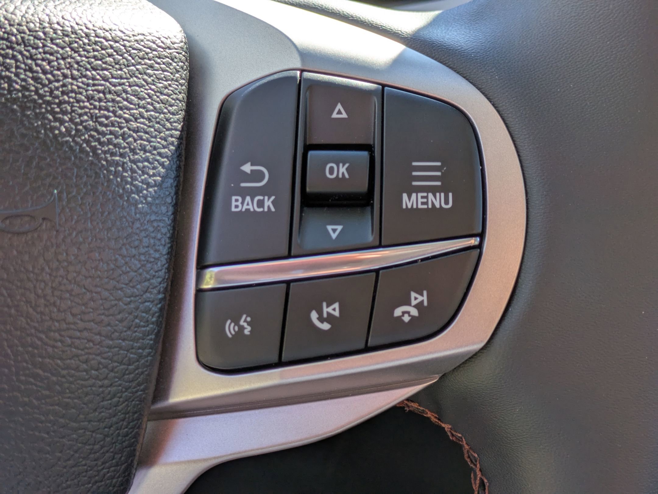 Certified 2025 Ford Explorer Active image 18