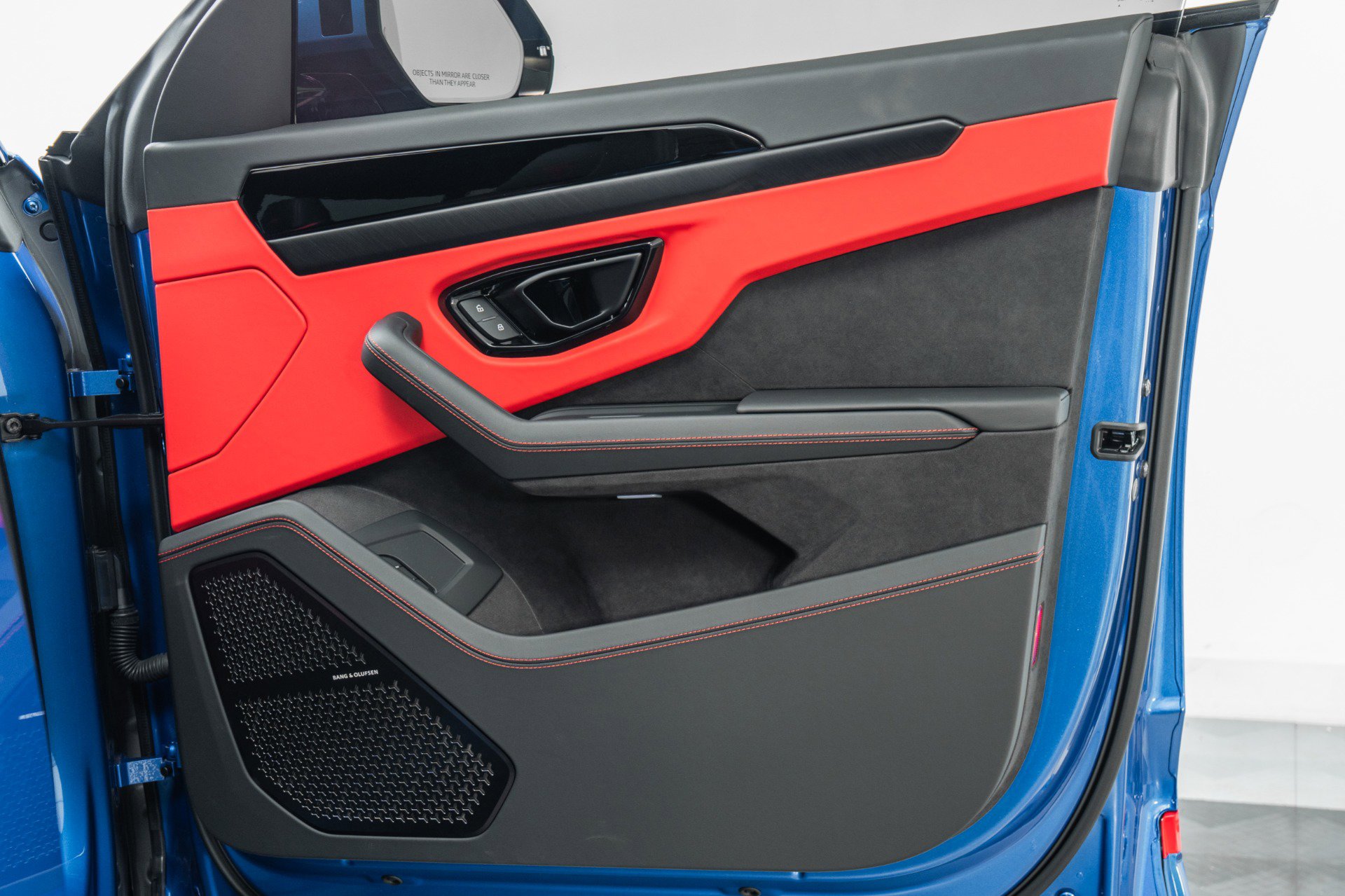 Used 2025 Lamborghini Urus SE image 46