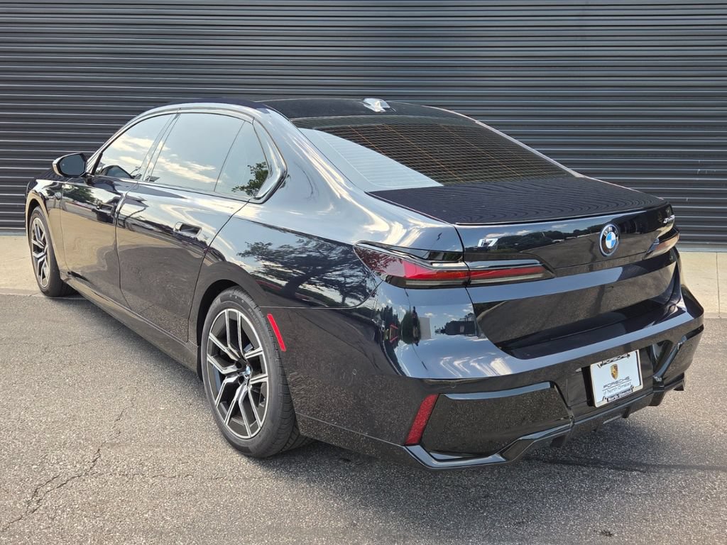 Used 2025 BMW i7 xDrive60 AWD/4WD image 3