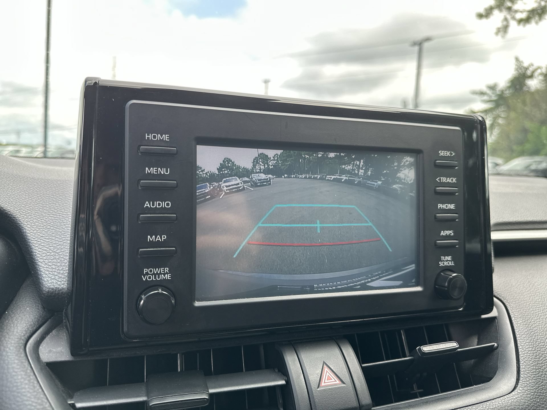 Used 2019 Toyota RAV4 LE FWD image 21