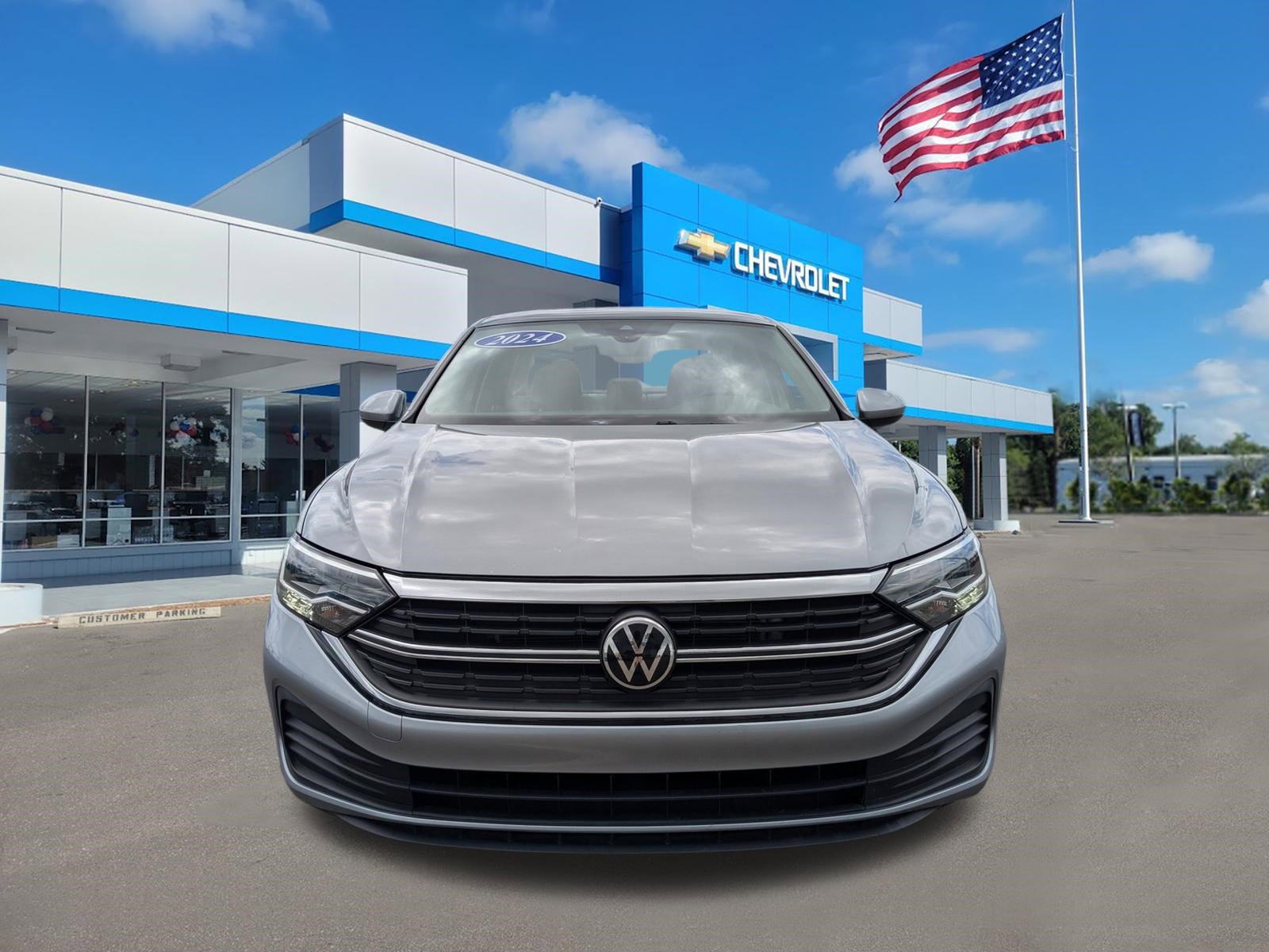 Used 2024 Volkswagen Jetta SE FWD image 2