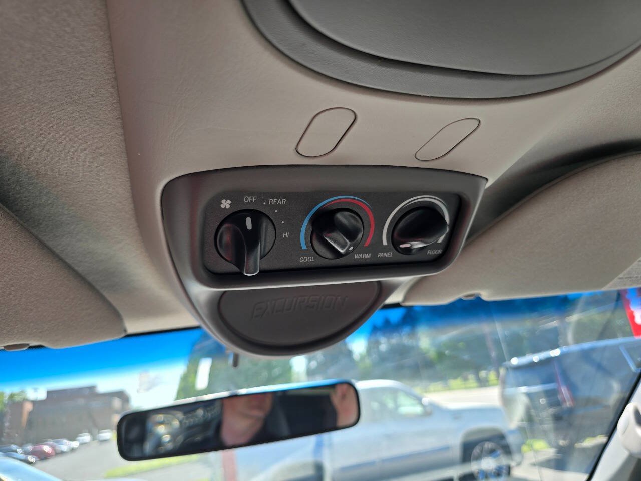 Used 2004 Ford Excursion XLT AWD/4WD image 21
