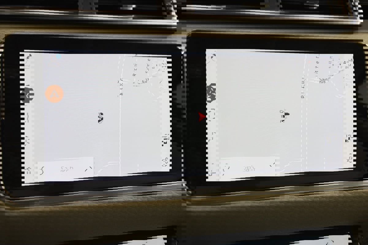 Used 2021 Land Rover Range Rover Velar R-Dynamic S image 9