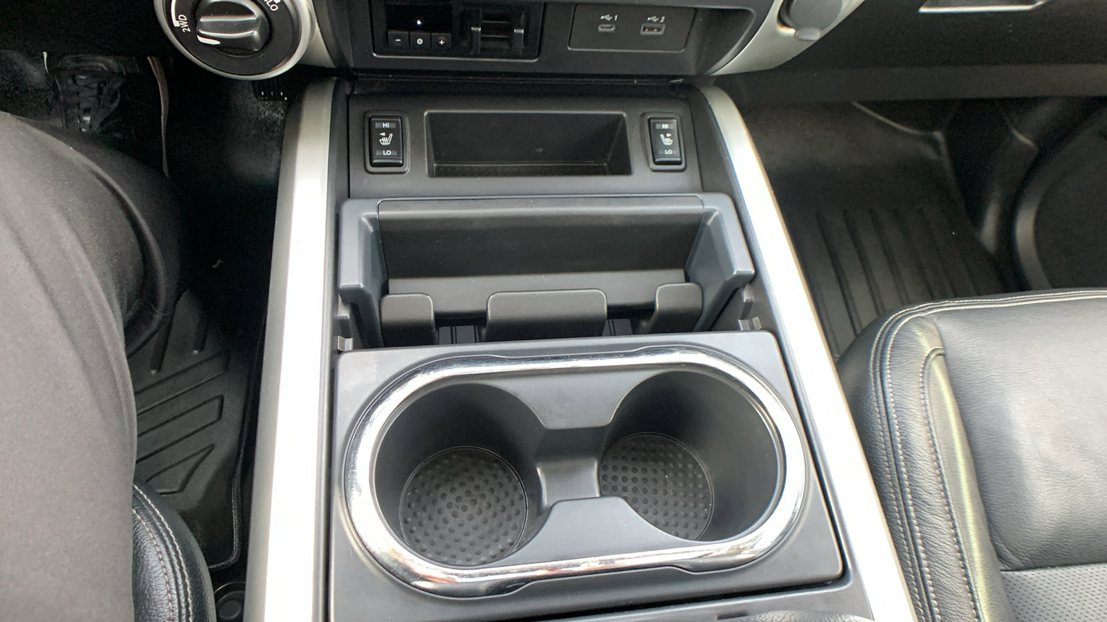 Used 2020 Nissan Titan SL w/ Moonroof Package image 19