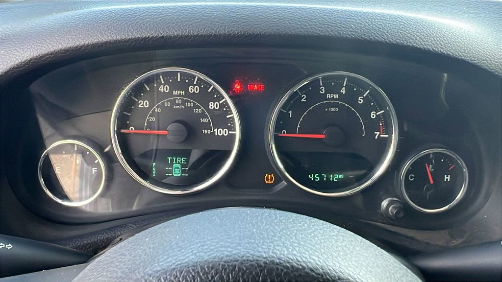 Used 2017 Jeep Wrangler Unlimited Sahara w/ Connectivity Group image 29