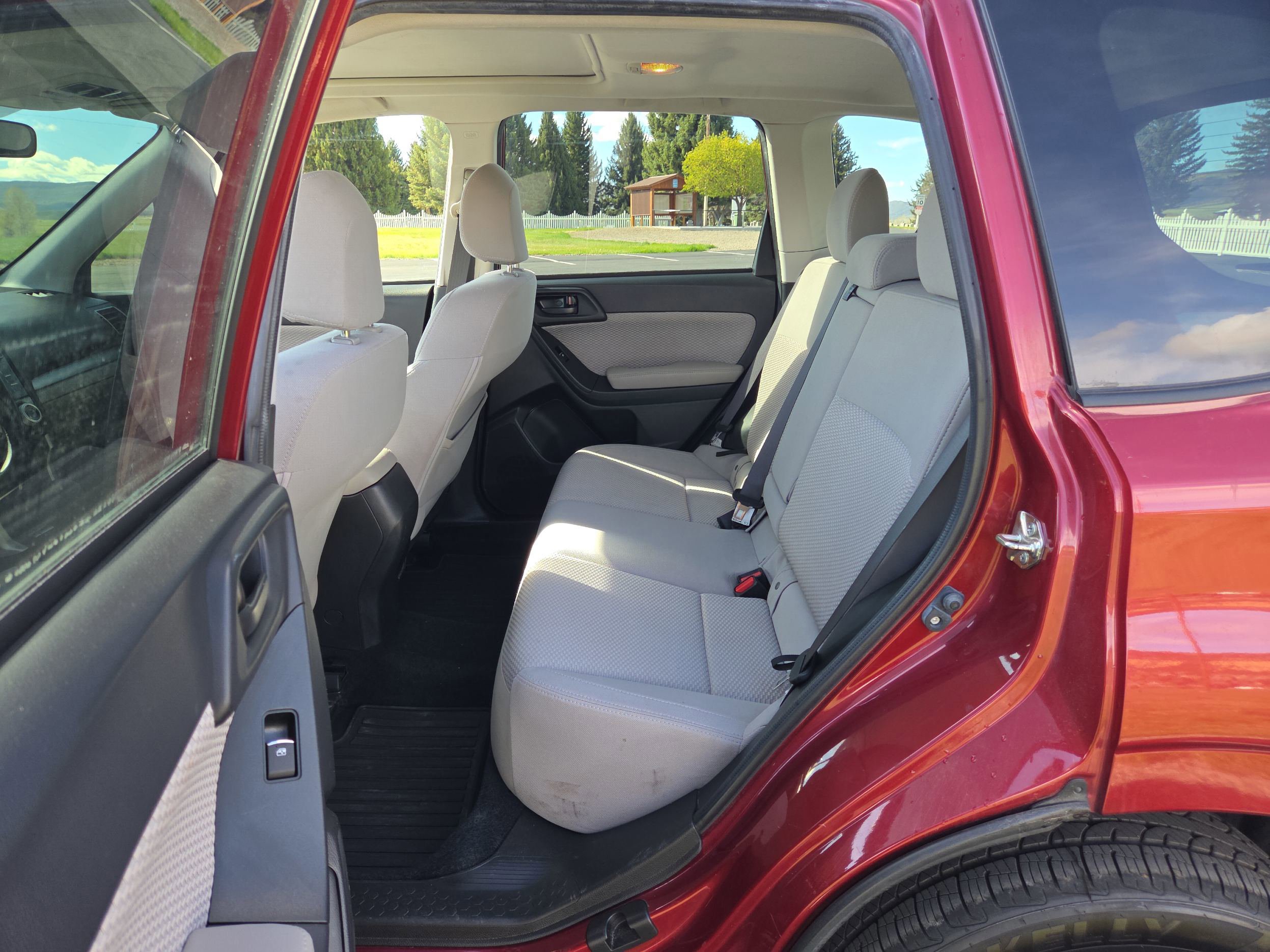 Used 2018 Subaru Forester 2.5i Premium w/ All-Weather Package AWD/4WD image 10
