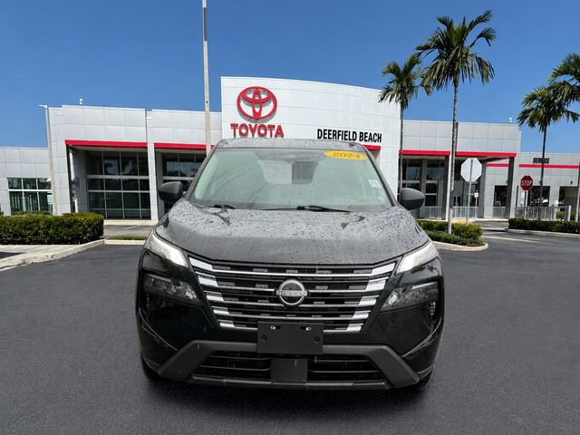 Used 2024 Nissan Rogue S AWD/4WD image 2
