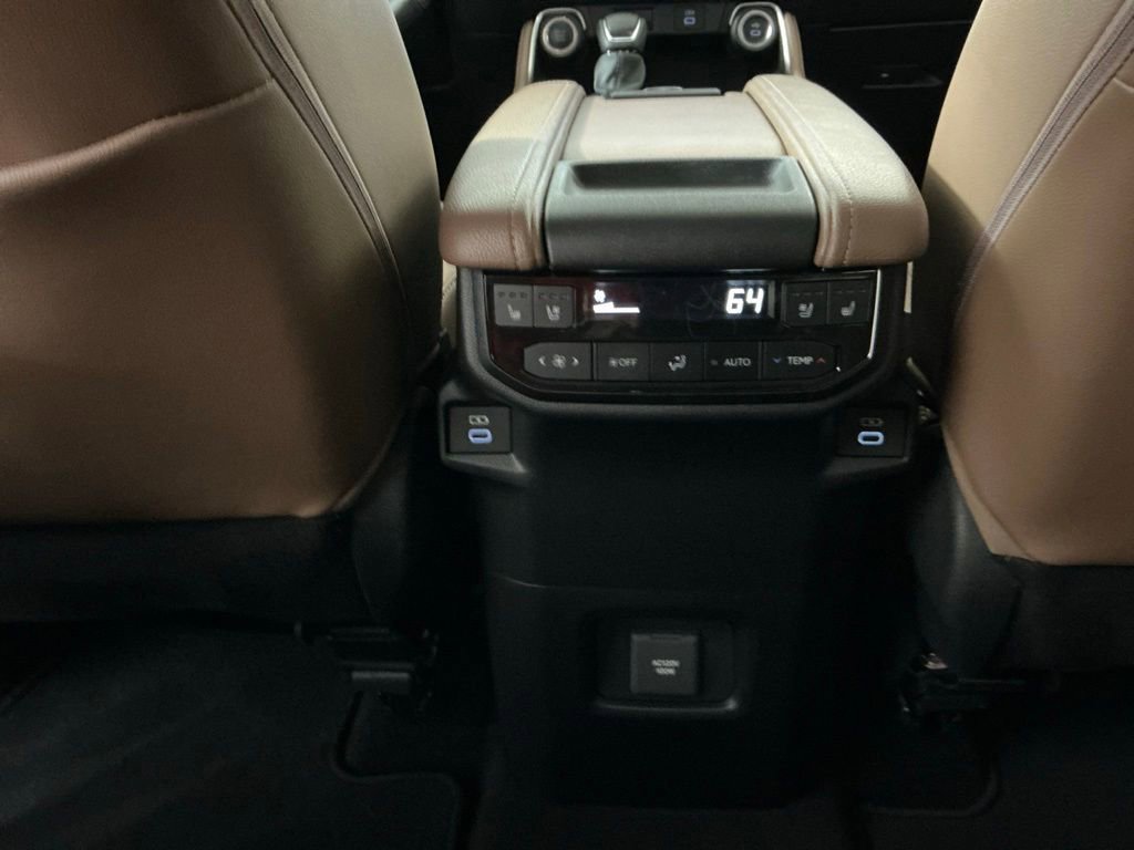 Used 2025 Toyota Grand Highlander AWD image 27