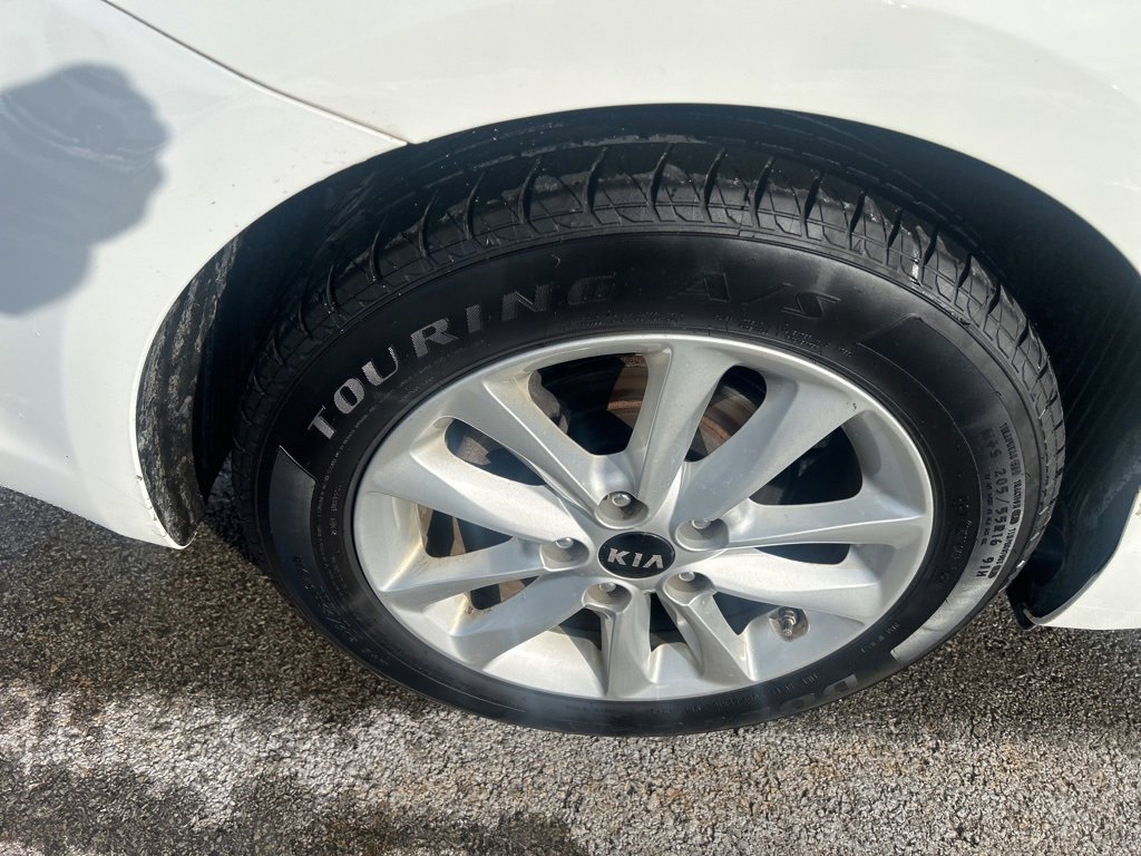 Used 2017 Kia Forte S image 8