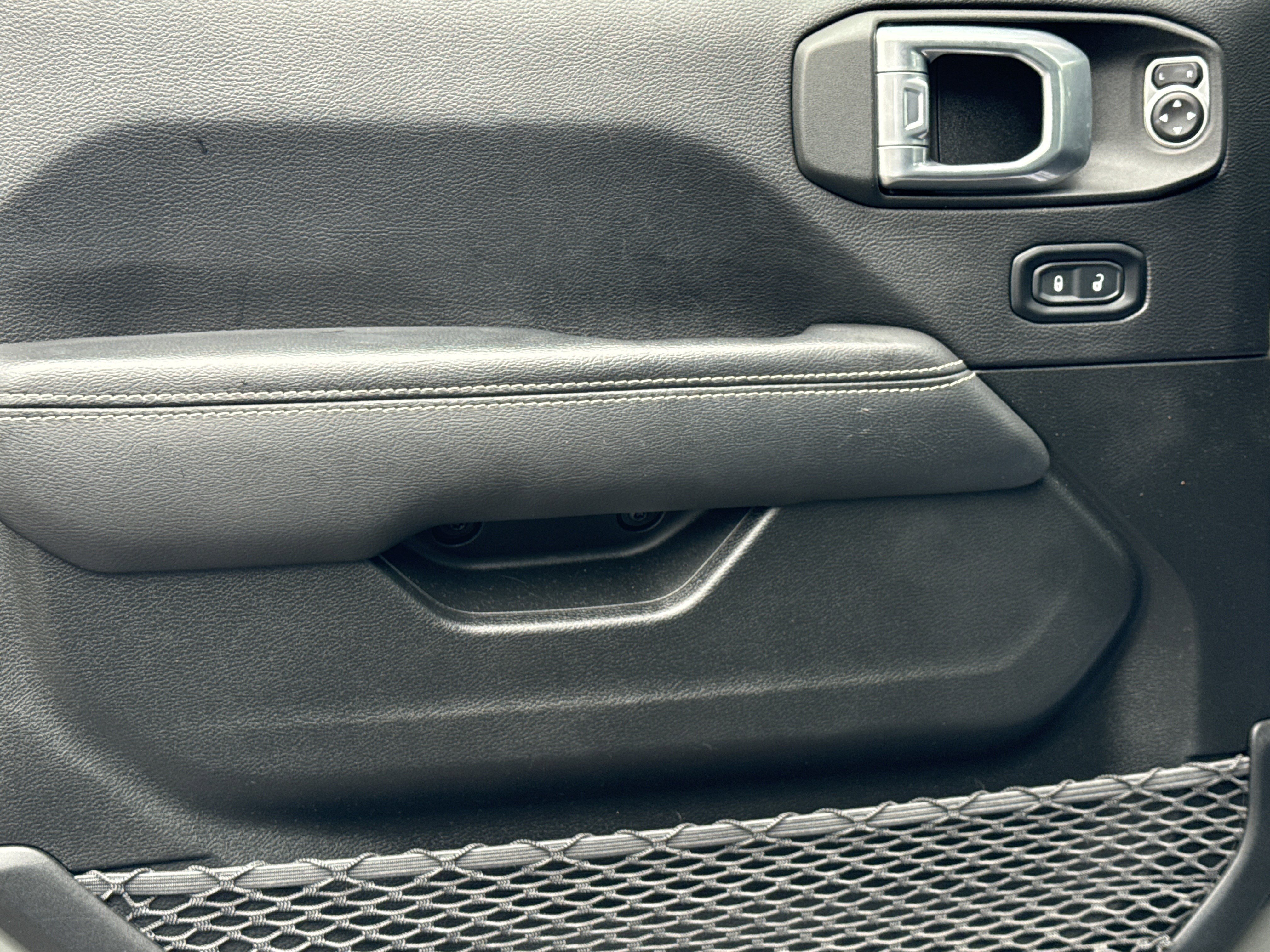 Used 2021 Jeep Wrangler Unlimited Sahara AWD/4WD image 13