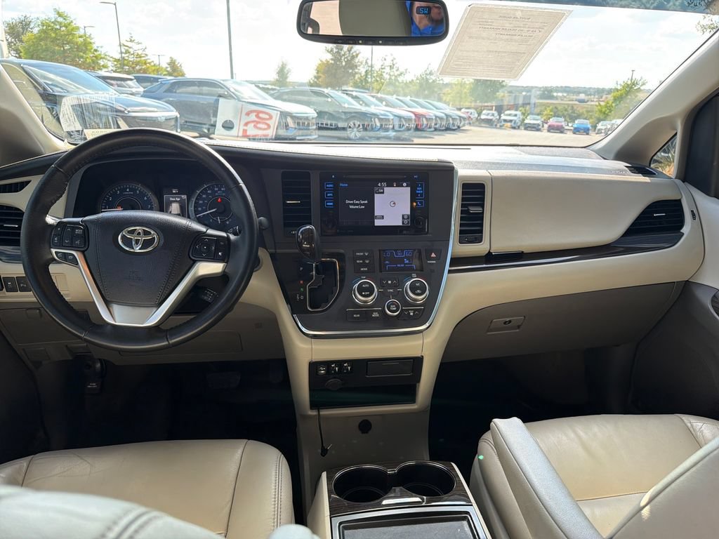 Used 2017 Toyota Sienna XLE w/ XLE Navigation Package FWD image 27