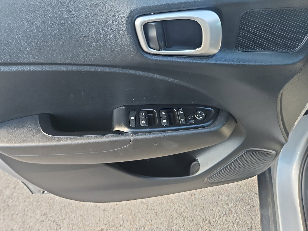 Used 2020 Hyundai Venue SEL image 14