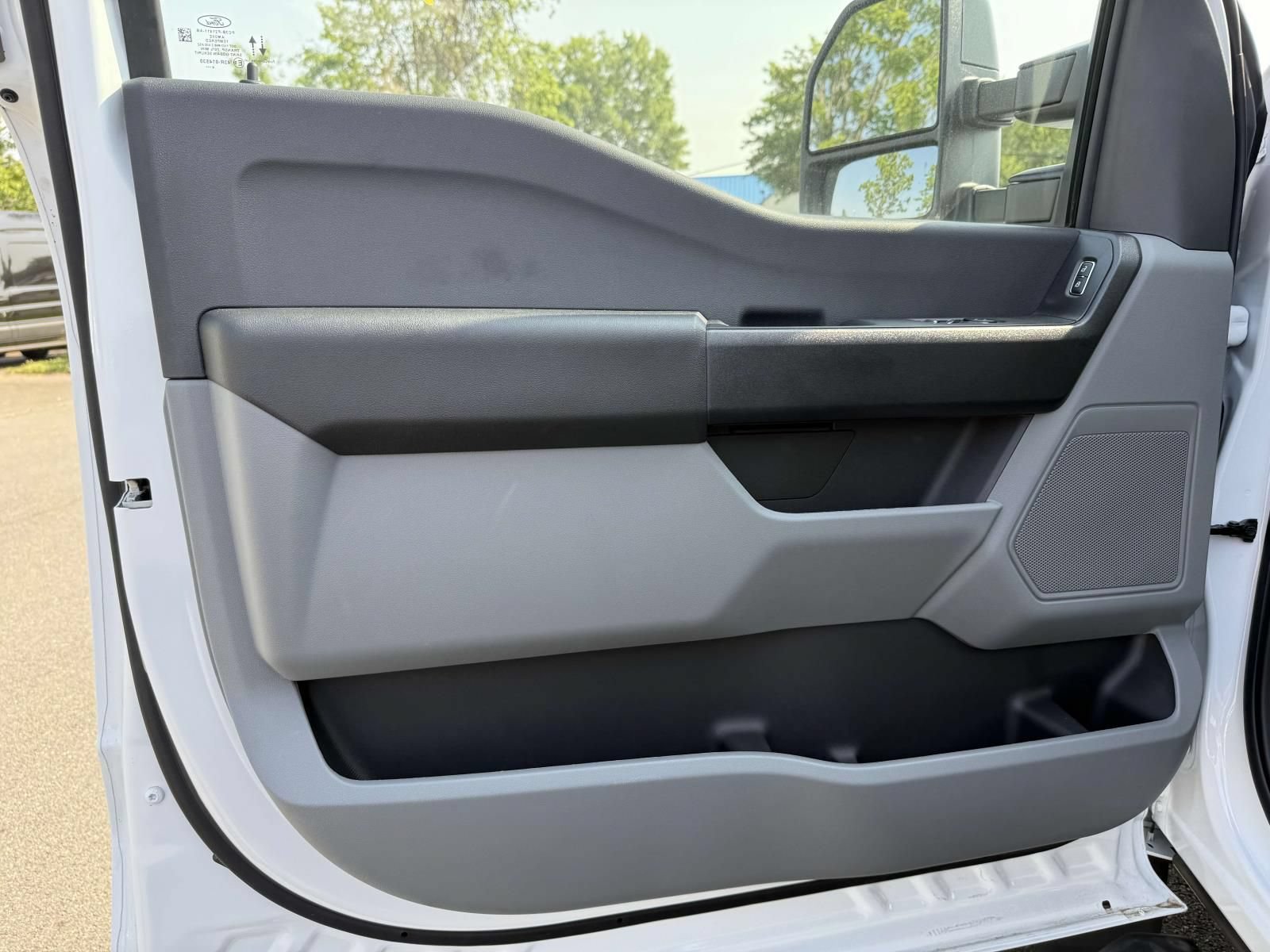 New 2024 Ford F550 4x4 Regular Cab Super Duty image 8