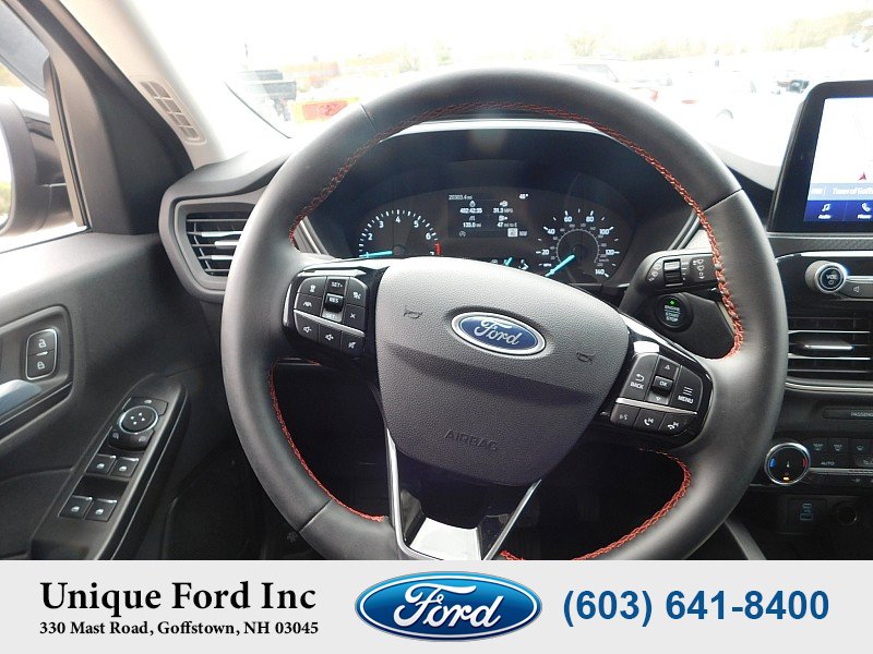 Used 2022 Ford Escape SEL w/ SEL Stealth AWD Package image 16