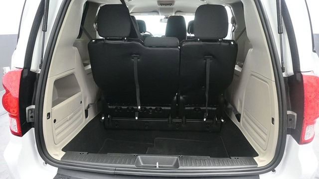 Used 2019 Dodge Grand Caravan SE FWD image 14