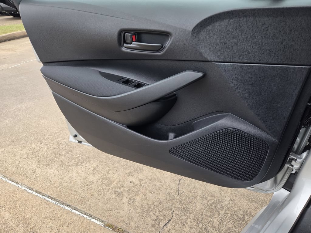 Used 2025 Toyota Corolla LE FWD image 24