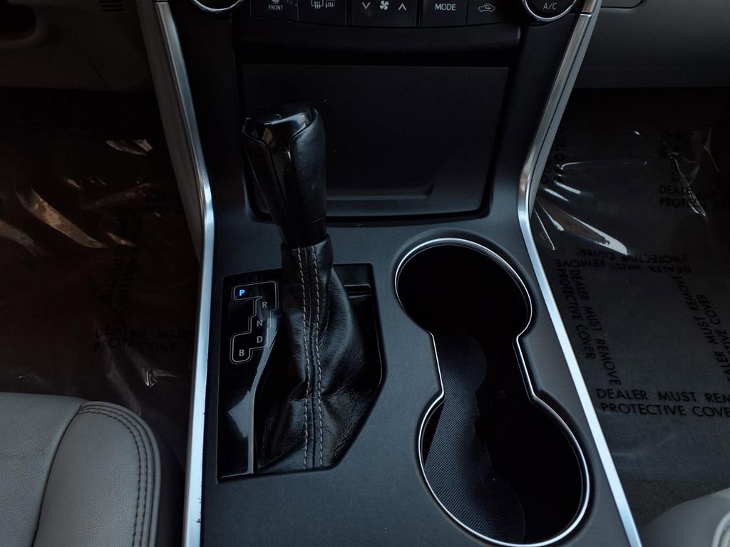 Certified 2017 Toyota Camry XLE w/ Moonroof Package image 10