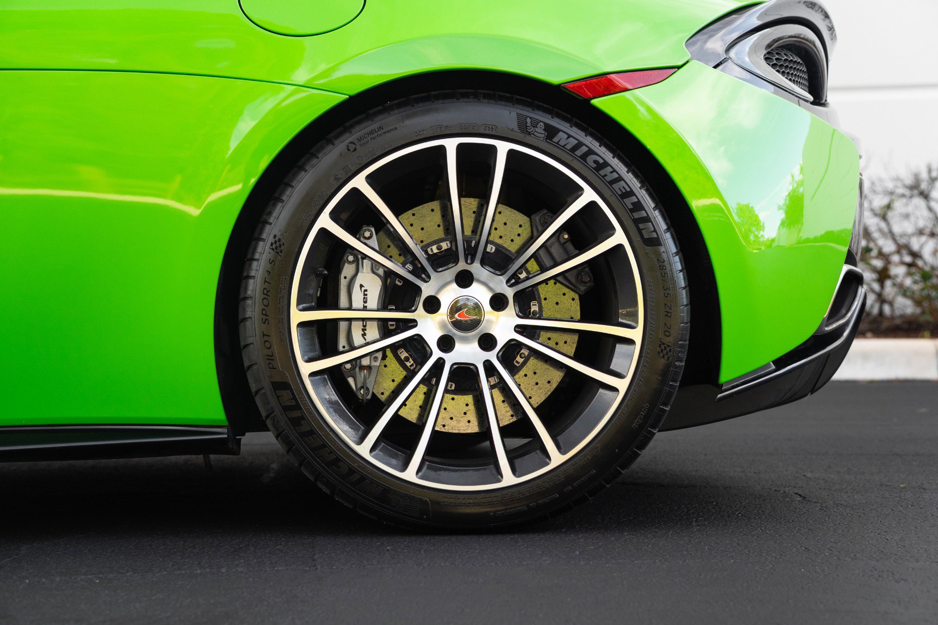 Used 2018 McLaren 570S Spider RWD image 29