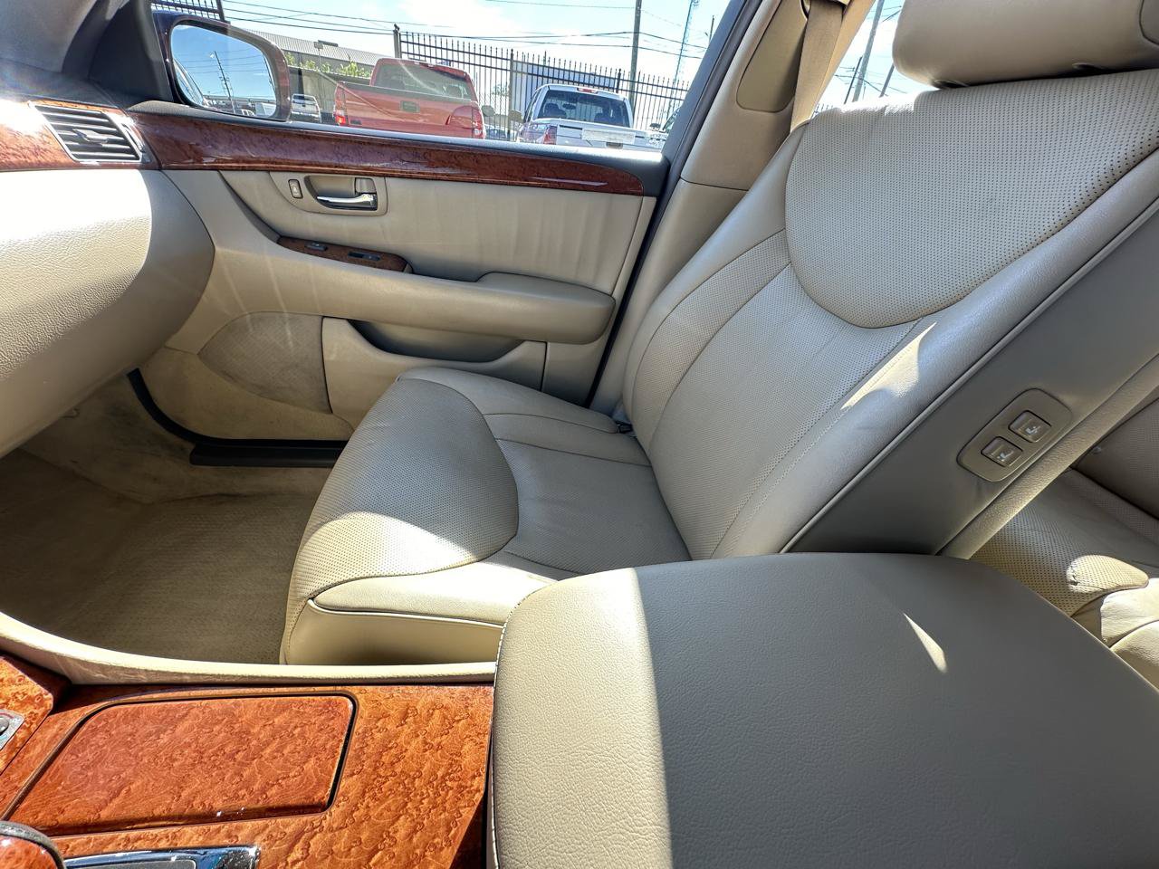 Used 2006 Lexus LS 430 w/ Modern Luxury Pkg RWD image 30