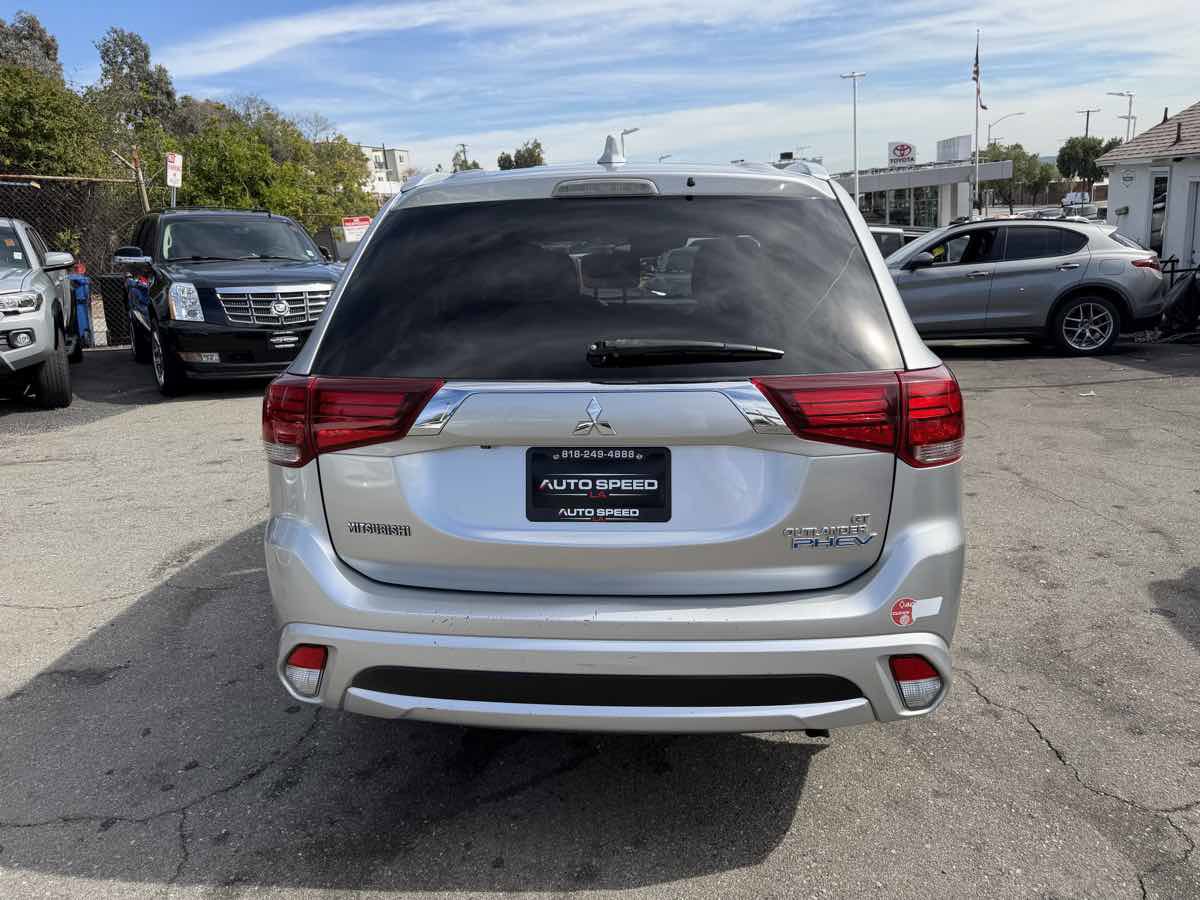 Used 2018 Mitsubishi Outlander GT image 3