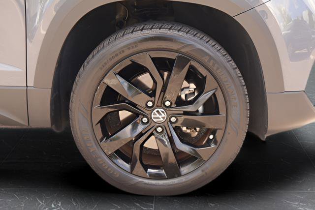 Certified 2023 Volkswagen Taos SE w/ Black Wheel Package FWD image 10