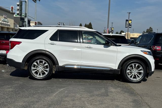Used 2023 Ford Explorer Limited image 3