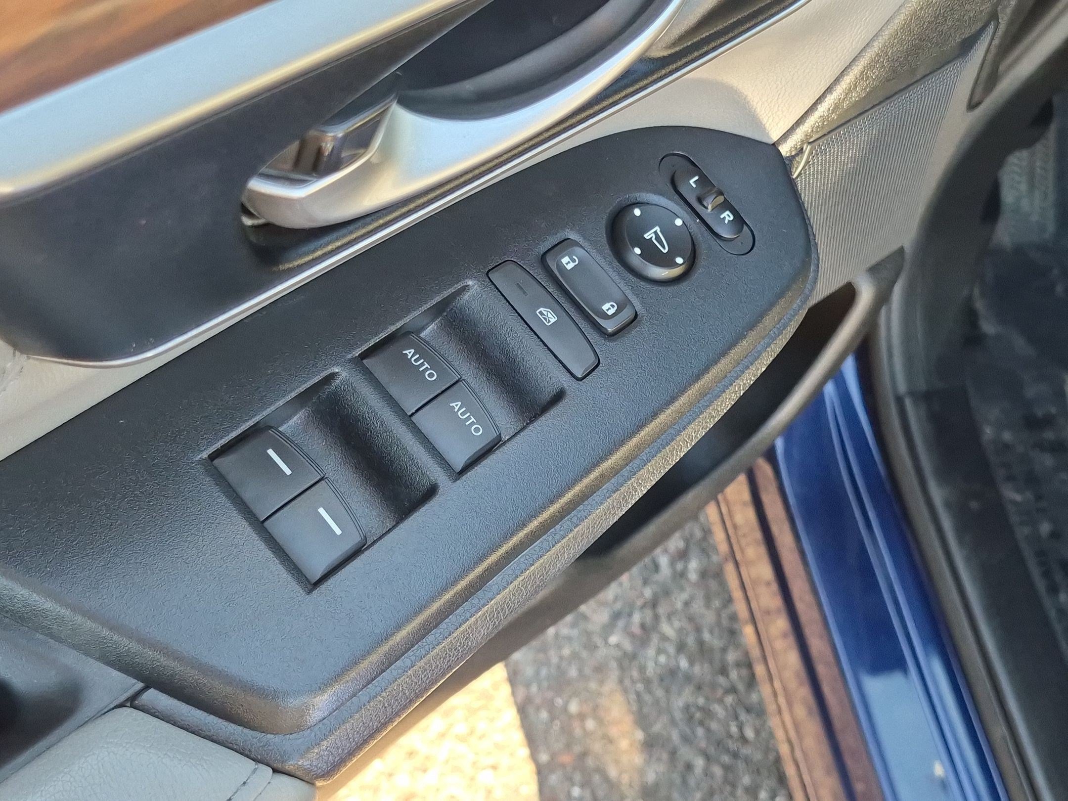 Used 2019 Honda CR-V Touring image 12