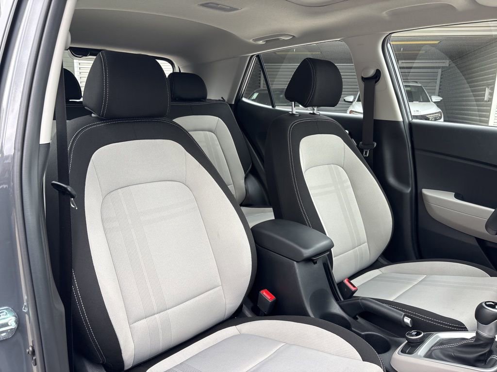 Used 2025 Hyundai Venue SEL image 16