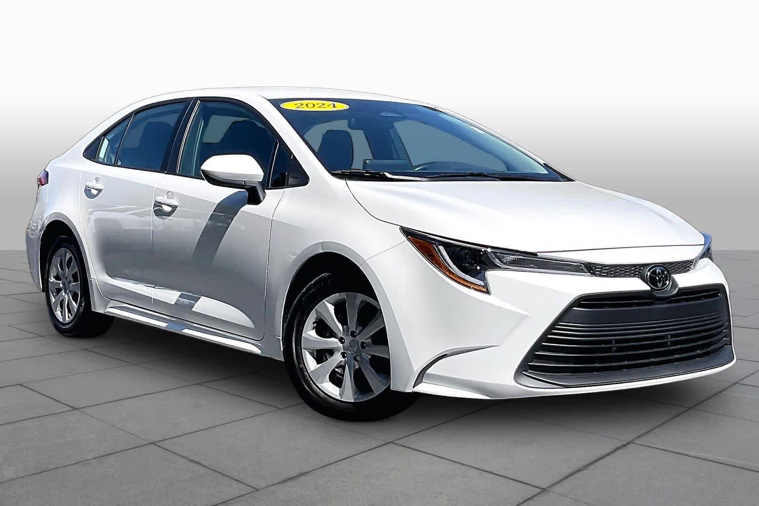 Used 2024 Toyota Corolla LE FWD image 3