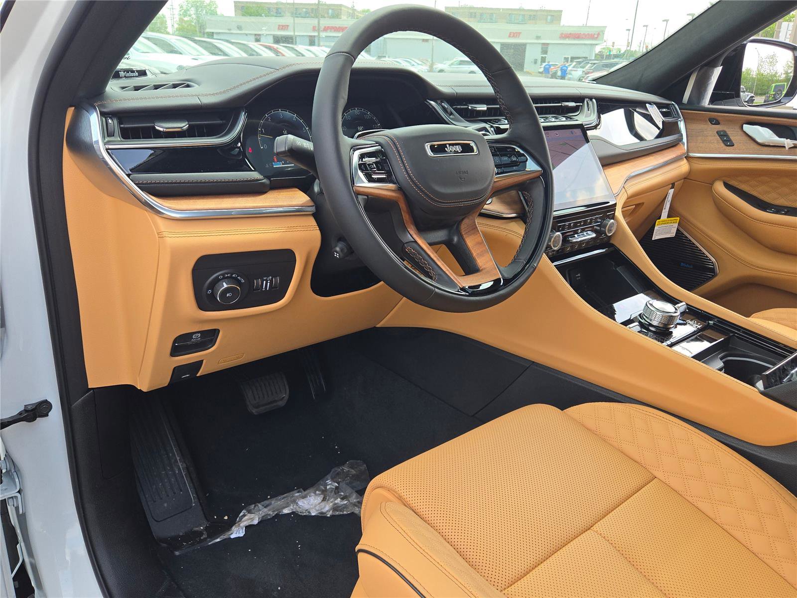 New 2025 Jeep Grand Cherokee Summit image 25