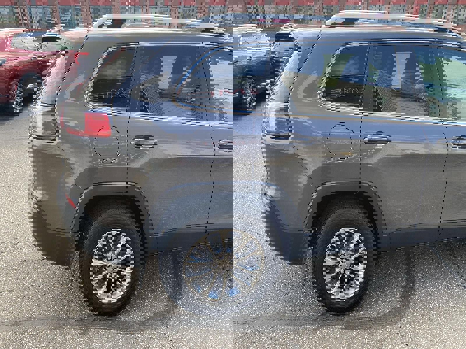 Used 2020 Jeep Cherokee Latitude Plus w/ Cold Weather Group image 9