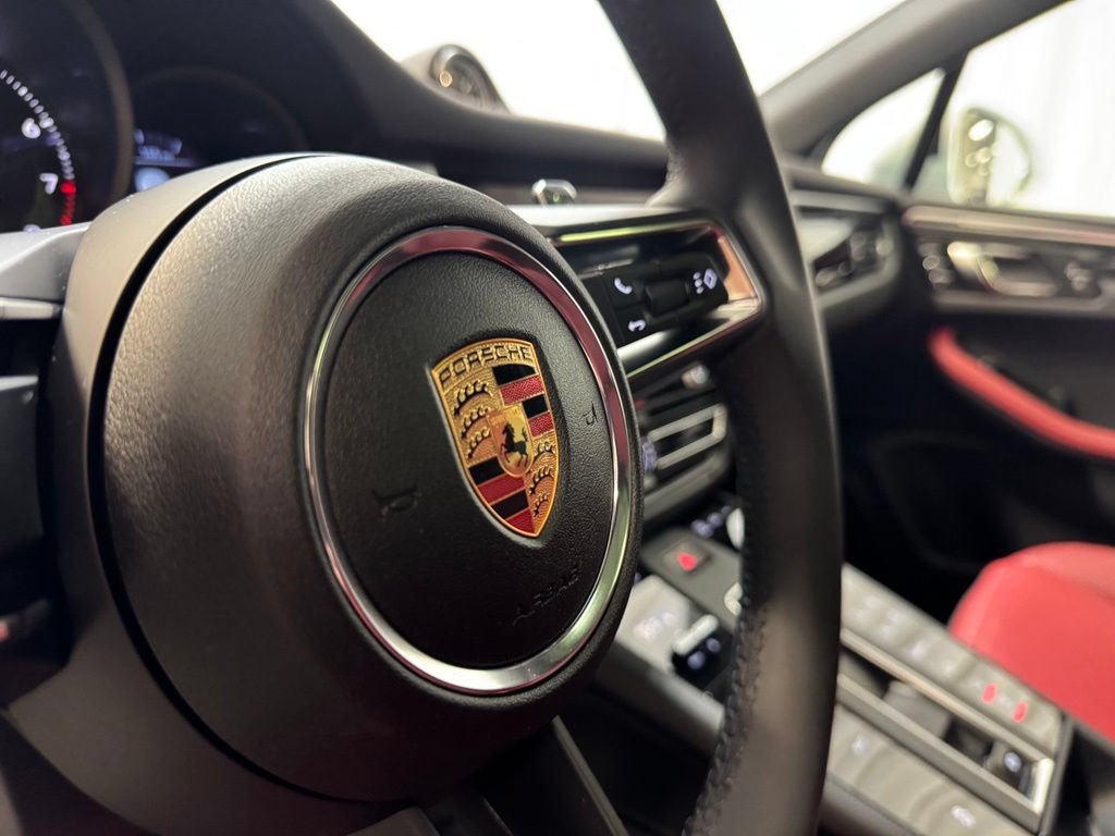 Certified 2025 Porsche Macan w/ Premium Package Plus AWD/4WD image 5