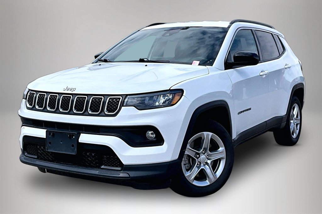Used 2024 Jeep Compass Latitude AWD/4WD image 3