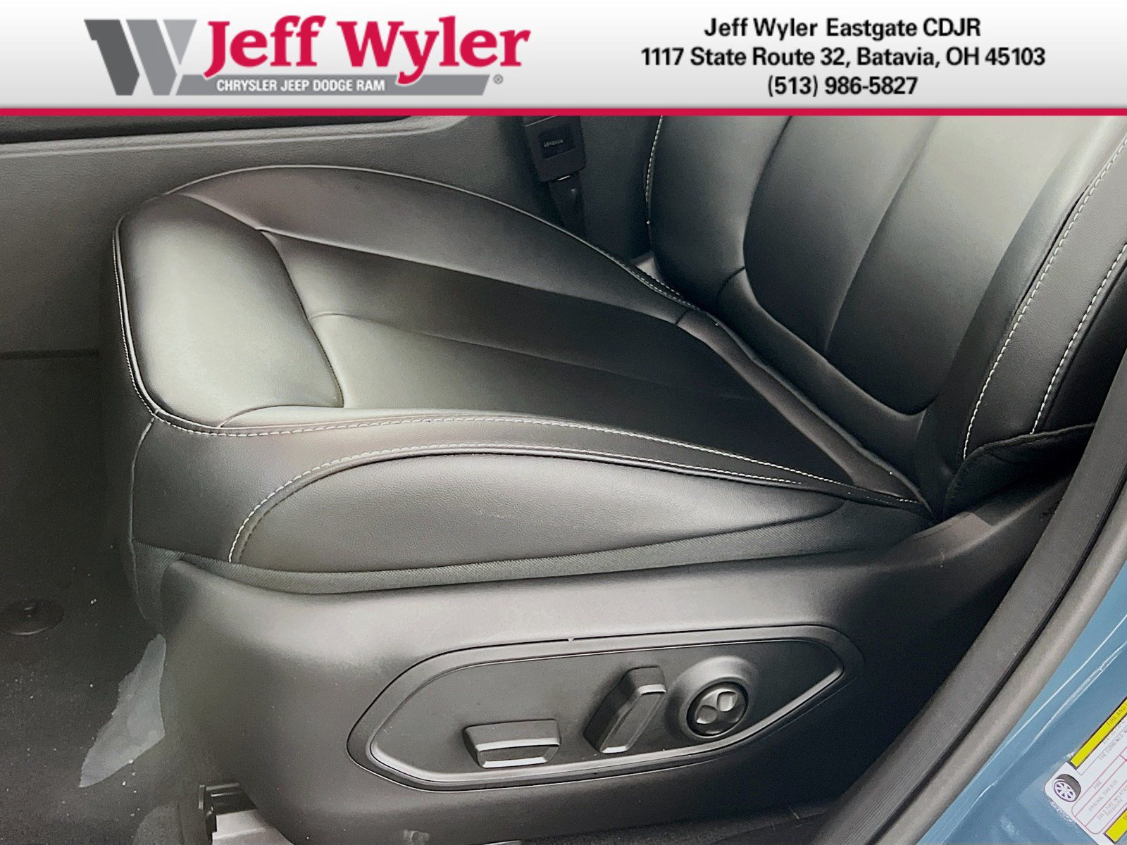 New 2026 Jeep Grand Cherokee Limited w/ Limited Altitude Package AWD/4WD image 4