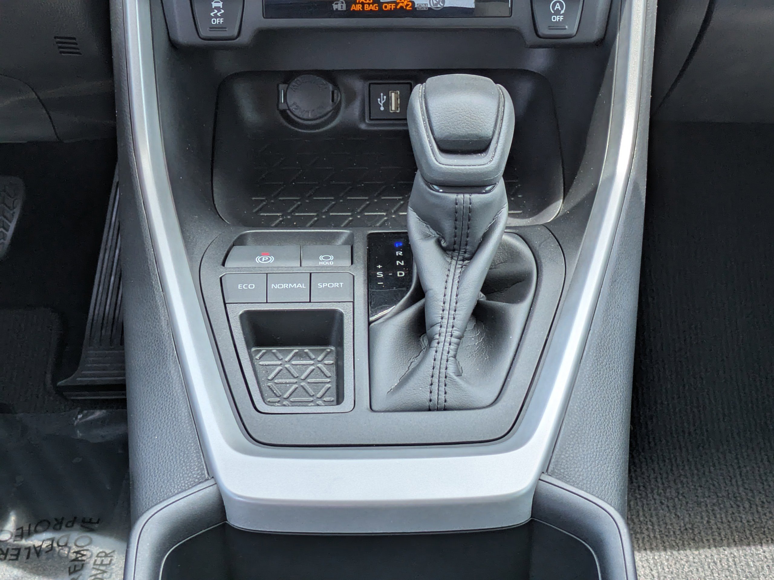Used 2025 Toyota RAV4 XLE w/ Convenience Package FWD image 18