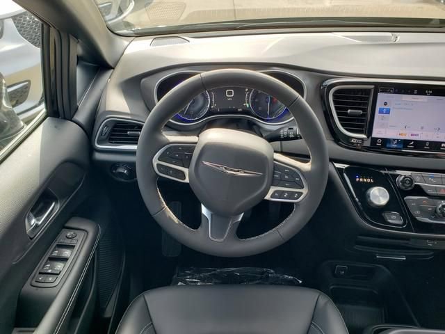 New 2026 Chrysler Voyager LX image 9