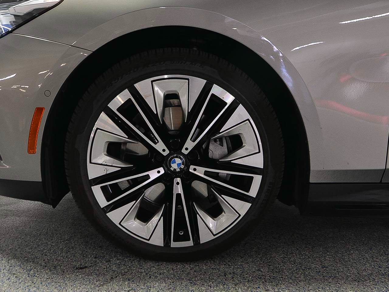 Used 2026 BMW i5 eDrive40 w/ Premium Package RWD image 5