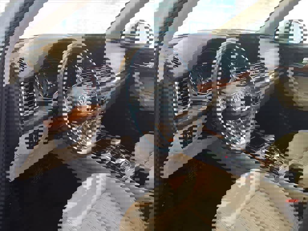 Used 2023 Audi Q5 2.0T Premium w/ Convenience Package image 9