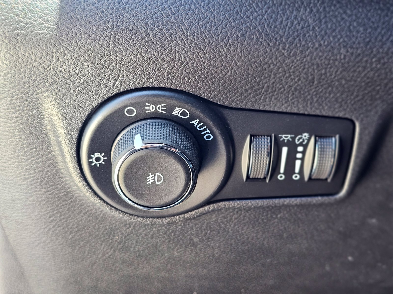 New 2026 Jeep Compass Latitude AWD/4WD image 18