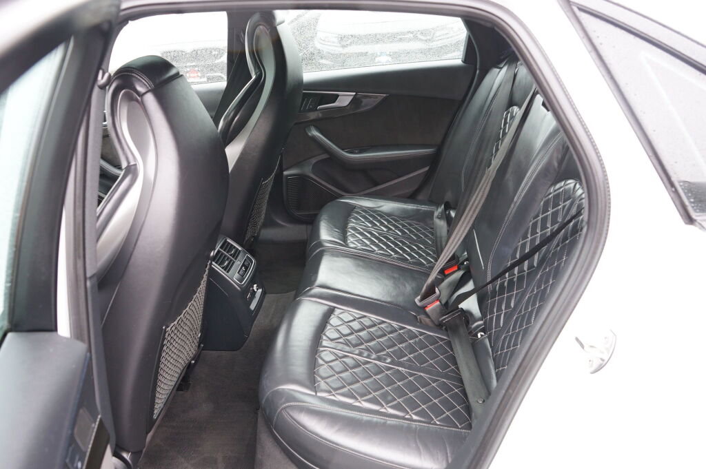 Used 2019 Audi S4 Prestige w/ Prestige Package image 16