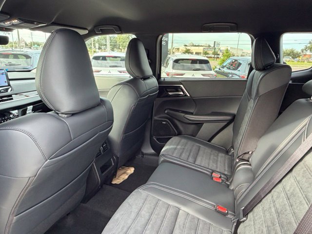 New 2026 Mitsubishi Outlander LE FWD image 17