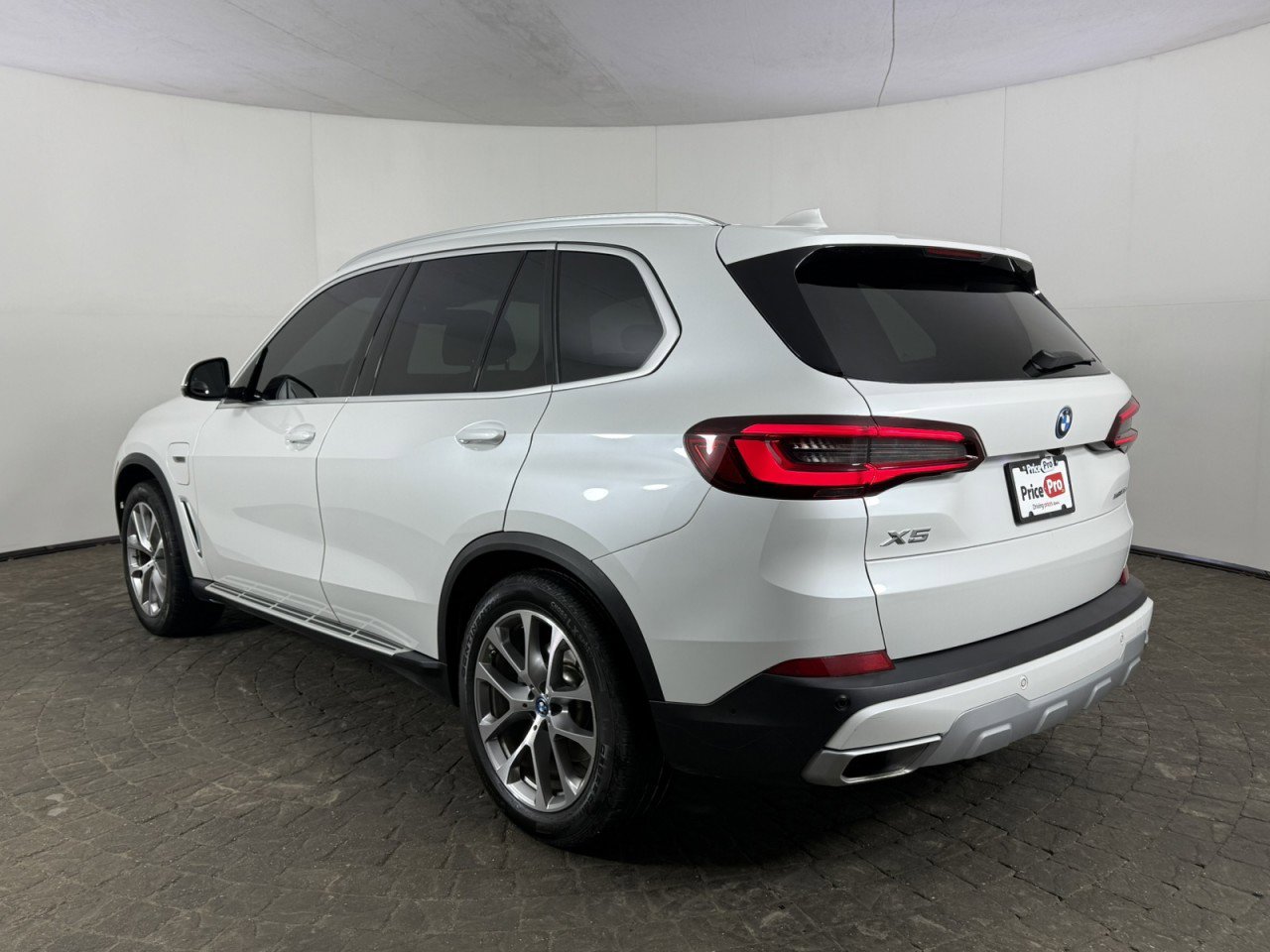 Used 2023 BMW X5 xDrive45e w/ Executive Package image 5