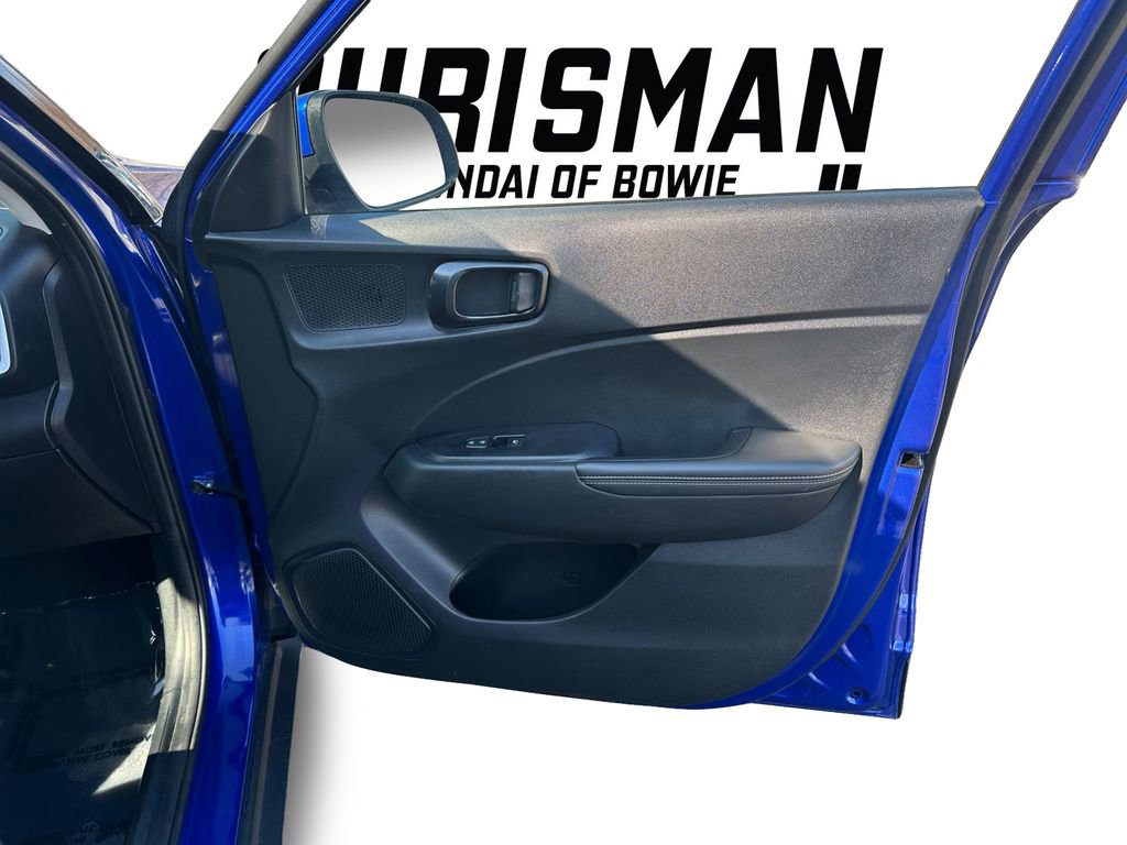 Used 2023 Hyundai Venue Limited image 16